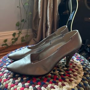 Vintage Lightning Bolt Silver Pump